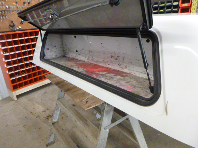 2019 - 2026 Chevrolet Silverado 1500 6'6 GAZ 50 Summit White CX Series ARE Truck Cap 9 2019 - 2026 Chevrolet Silverado 1500 6'6 GAZ 50 Summit White CX Series ARE Truck Cap - Image 9