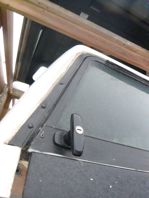 2015 - 2020 Ford F150 6'6 White Leer Legend Truck Cap 4 2015 - 2020 Ford F150 6'6 White Leer Legend Truck Cap - Image 4