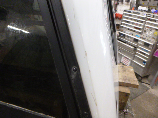 2015 - 2020 Ford F150 6'6 YZ White Leer122 Truck Cap 5 2015 - 2020 Ford F150 6'6 YZ White Leer122 Truck Cap - Image 5