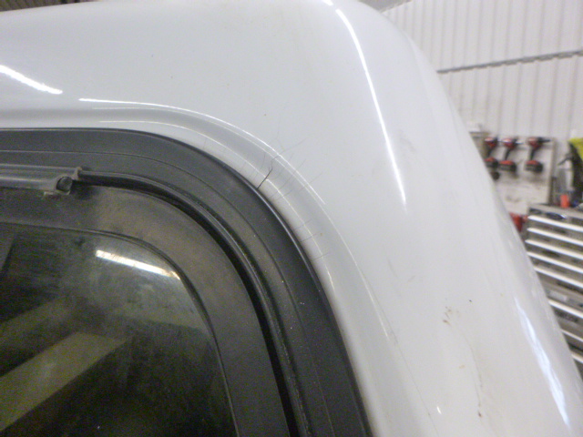 2015 - 2020 Ford F150 6'6 YZ White Leer122 Truck Cap 6 2015 - 2020 Ford F150 6'6 YZ White Leer122 Truck Cap - Image 6