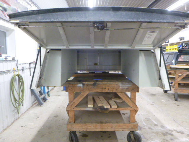 2020 - 2026 Chevrolet Silverado or GMC Sierra 6'9 HD 2500/3500 White Swiss Contractor Truck Cap 4 2020 - 2026 Chevrolet Silverado or GMC Sierra 6'9 HD 2500/3500 White Swiss Contractor Truck Cap - Image 4