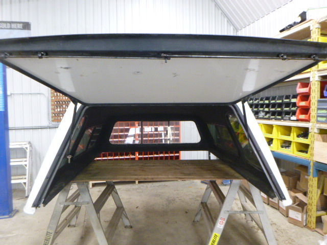 2014 - 2018 GMC Sierra or Chevrolet Silverado 6'6 White Fibrobec Highrise Truck Cap 4 2014 - 2018 GMC Sierra or Chevrolet Silverado 6'6 White Fibrobec Highrise Truck Cap - Image 4