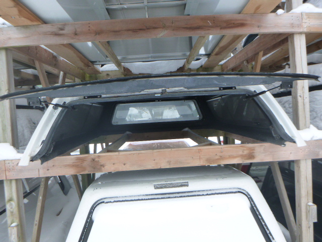 2019 - 2026 GMC Sierra 1500 6'6 G1W Abalone White Leer100XQ Truck Cap 4 2019 - 2026 GMC Sierra 1500 6'6 G1W Abalone White Leer100XQ Truck Cap - Image 4