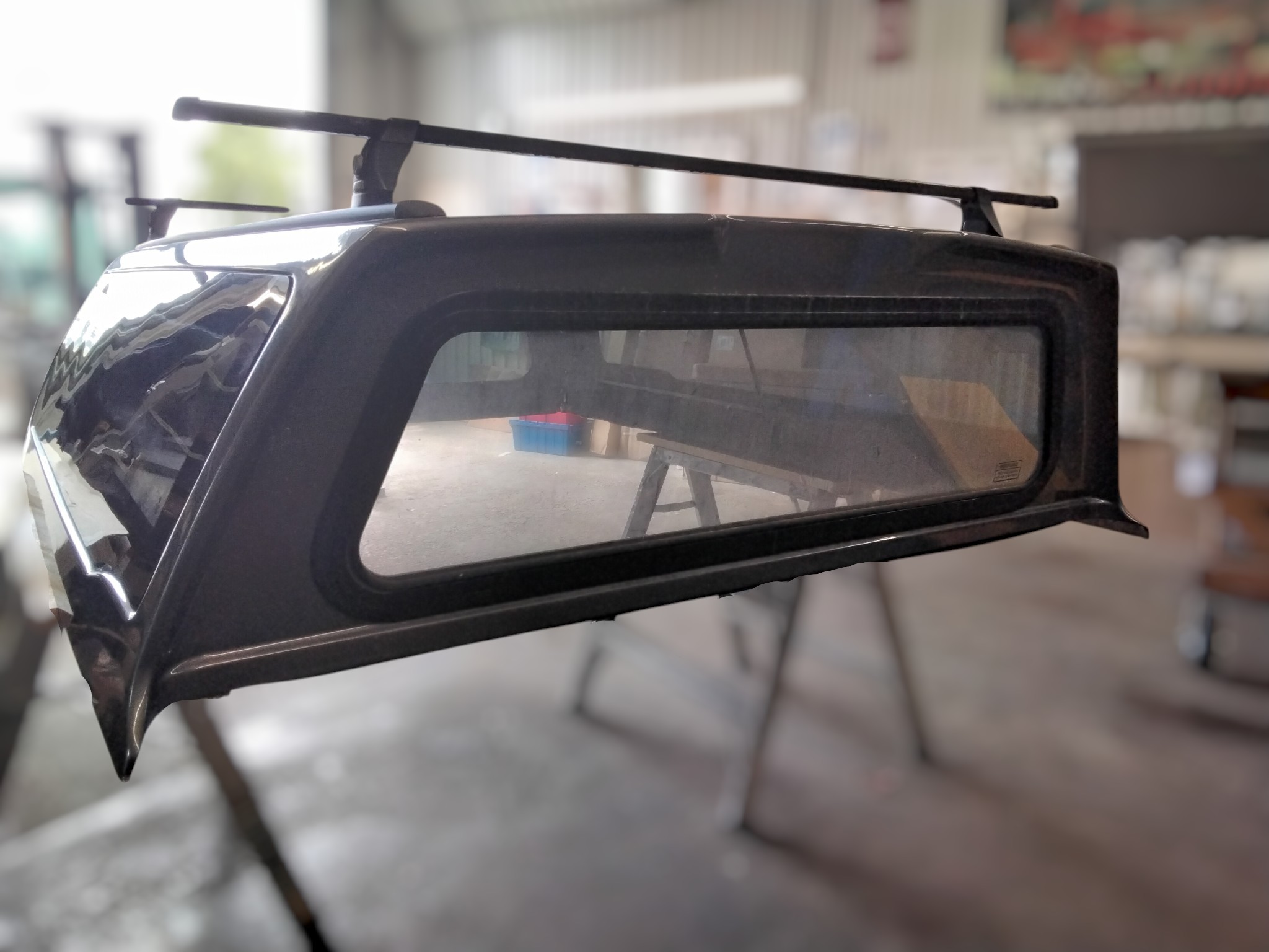 2009 - 2014 Ford F150 6'6 UJ Sterling Grey Leer100XQ Truck Cap 4 2009 - 2014 Ford F150 6'6 UJ Sterling Grey Leer100XQ Truck Cap - Image 4