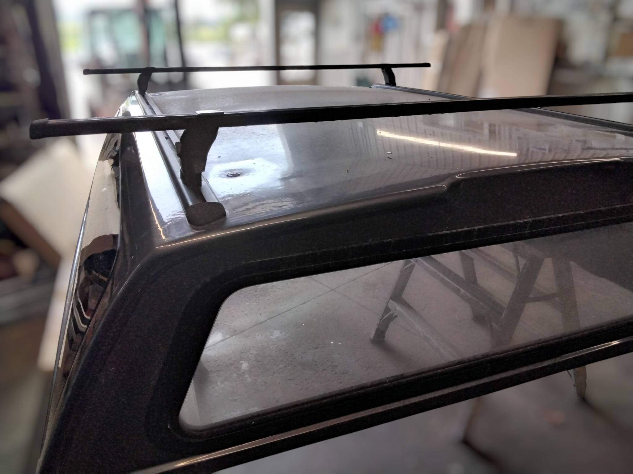 2009 - 2014 Ford F150 6'6 UJ Sterling Grey Leer100XQ Truck Cap 5 2009 - 2014 Ford F150 6'6 UJ Sterling Grey Leer100XQ Truck Cap - Image 5