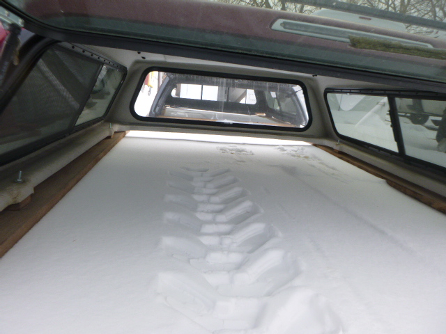 2019 - 2026 Chevrolet Silverado 1500 6'6 GPJ Red Leer100R Truck Cap 4 2019 - 2026 Chevrolet Silverado 1500 6'6 GPJ Red Leer100R Truck Cap - Image 4