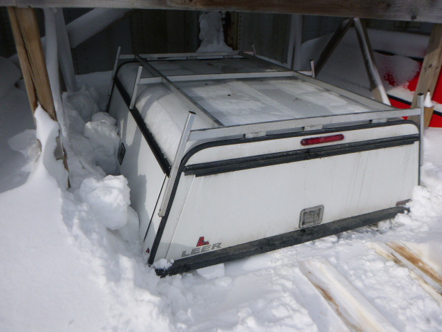 2014 - 2021 Toyota Tundra 6'2 White Leer Contractor Truck Cap 3 2014 - 2021 Toyota Tundra 6'2 White Leer Contractor Truck Cap - Image 3