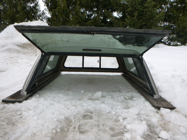 2004 - 2006 GMC Sierra or Chevrolet Silverado 5'8 Silver Truck Cap 4 2004 - 2006 GMC Sierra or Chevrolet Silverado 5'8 Silver Truck Cap - Image 4