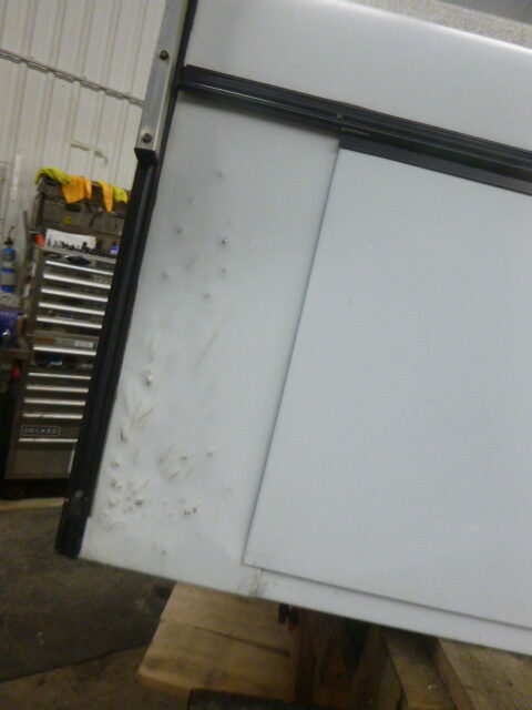 2017 - 2022 Ford Superduty F250/350/450 6'9 White Leer Contractor Truck Cap 5 2017 - 2022 Ford Superduty F250/350/450 6'9 White Leer Contractor Truck Cap - Image 5