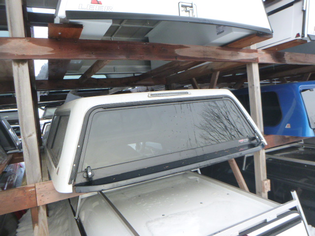 2016 - 2024 Nissan Titan 6'6 QAB White Pearl Leer100R Truck Cap 3 2016 - 2024 Nissan Titan 6'6 QAB White Pearl Leer100R Truck Cap - Image 3