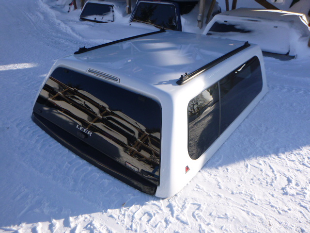 2020 - 2026 GMC Sierra HD 2500/3500 6'9 GAZ Summit White Leer100XL Truck Cap 3 2020 - 2026 GMC Sierra HD 2500/3500 6'9 GAZ Summit White Leer100XL Truck Cap - Image 3