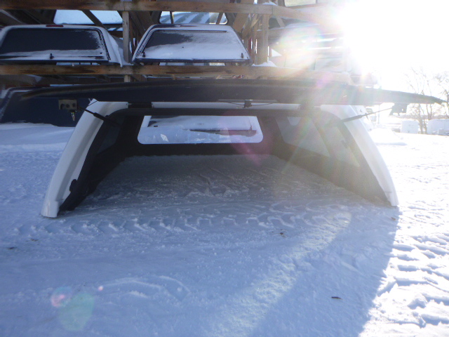 2020 - 2026 GMC Sierra HD 2500/3500 6'9 GAZ Summit White Leer100XL Truck Cap 4 2020 - 2026 GMC Sierra HD 2500/3500 6'9 GAZ Summit White Leer100XL Truck Cap - Image 4