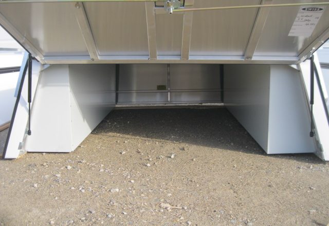 2020 -2026 GMC Sierra or Chevrolet Silverado 6'9 HD 2500/3500 NEW WHITE HDU CONTRACTOR TRUCK CAP (Copy) - Image 3