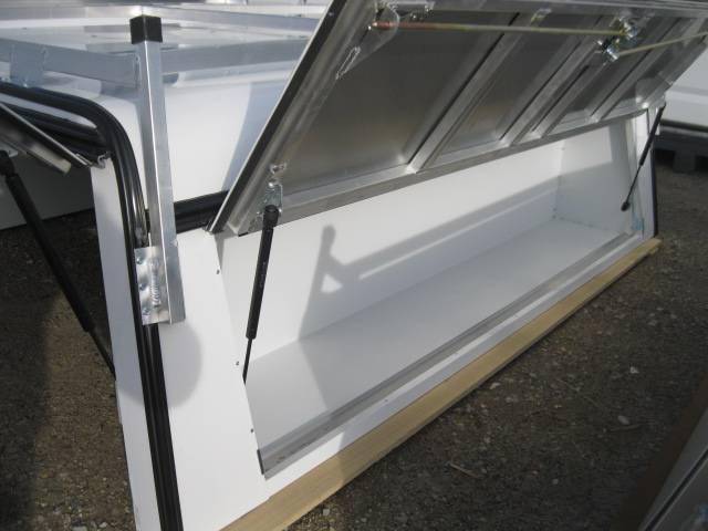 2015-2020 FORD F150 5.5' NEW WHITE HDU CONTRACTOR TRUCK CAP 4 2015-2020 FORD F150 5.5' NEW WHITE HDU CONTRACTOR TRUCK CAP - Image 4