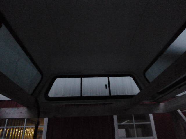 2014-2018 Chevrolet Silverado OR GMC Sierra 8' Burgandy Leer 180 Midrise Truck cap 3 2014-2018 Chevrolet Silverado OR GMC Sierra 8' Burgandy Leer 180 Midrise Truck cap - Image 3