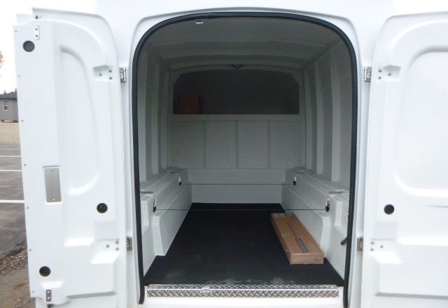 New Maranda V-335 6.5' Slide In Truck cap - Image 4