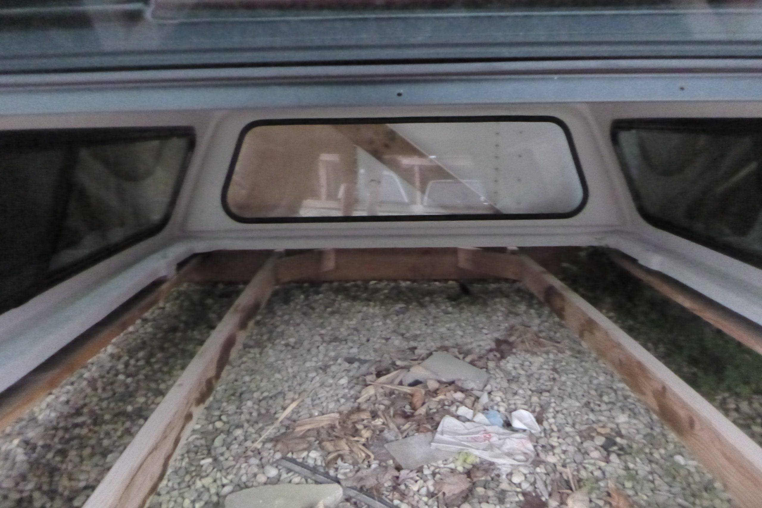 2020 - 2026 Chevrolet Silverado 2500/3500 6.9' New Black Leer 100S Truck cap 3 2020 - 2026 Chevrolet Silverado 2500/3500 6.9' New Black Leer 100S Truck cap - Image 3