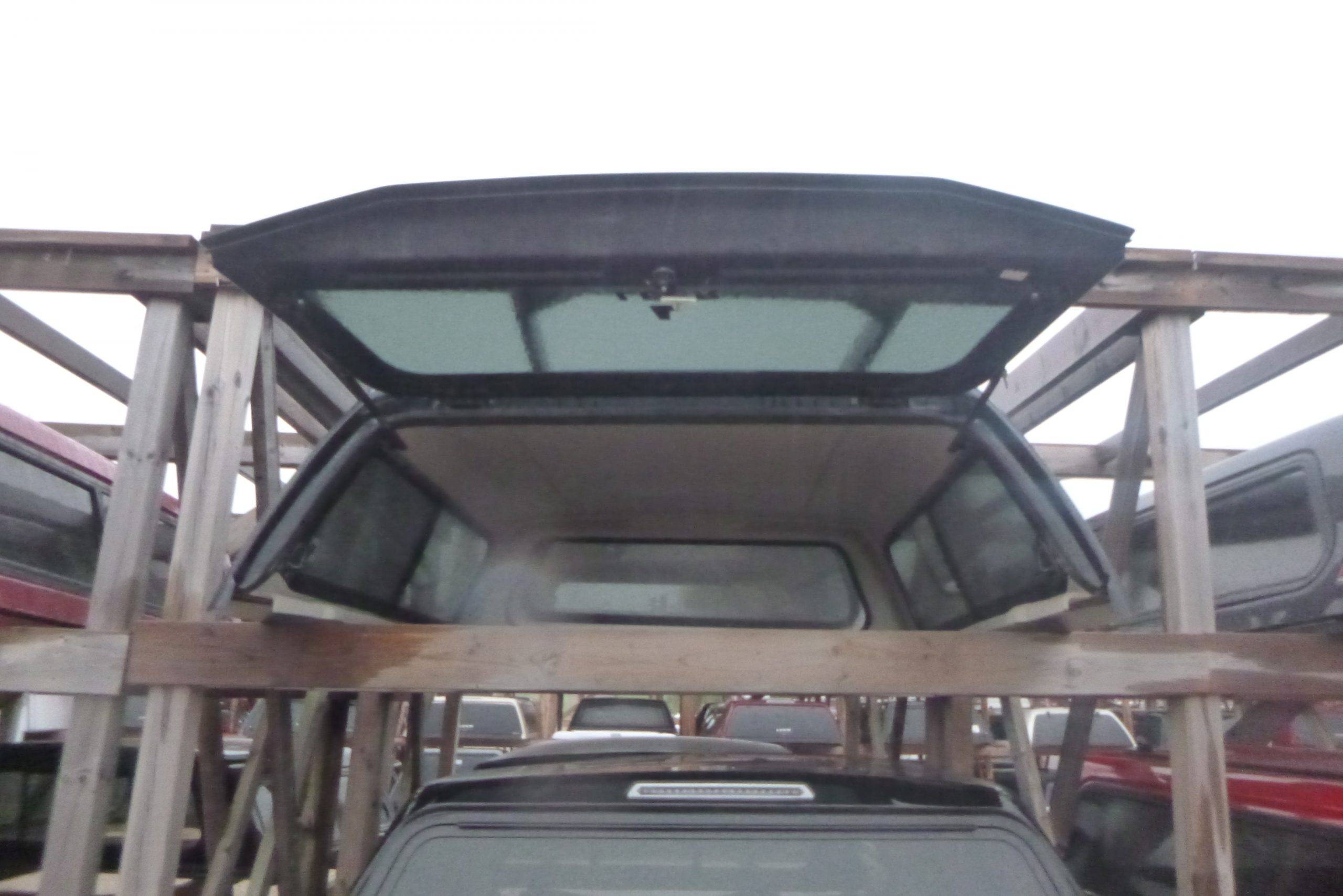 2019-2023 Ford Ranger 6' Red Leer 180 Midrise Truck Cap - Image 3