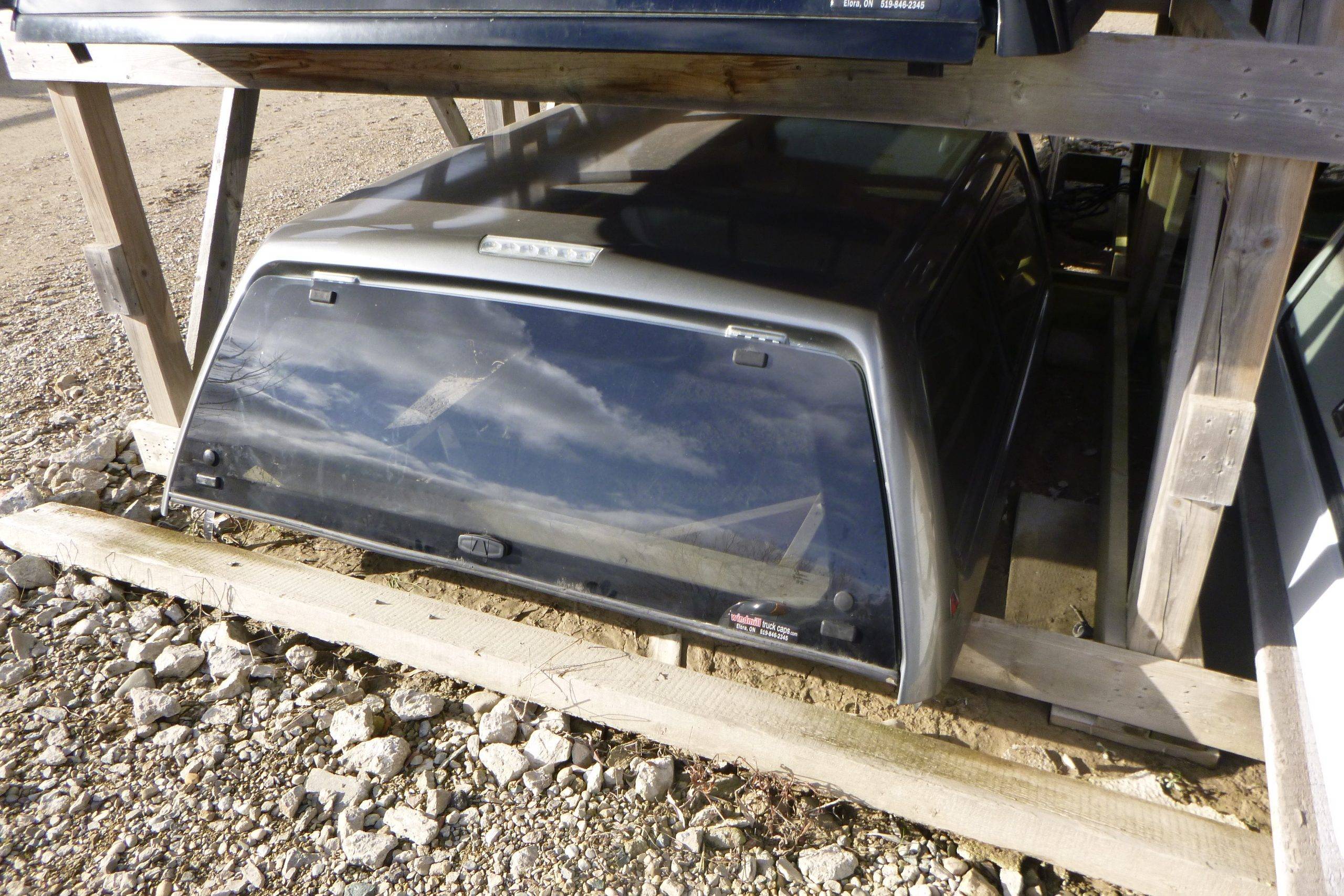 Dodge Ram 6'4 Leer 100XR Charcoal grey Truck Cap 2 Dodge Ram 6'4 Leer 100XR Charcoal grey Truck Cap - Image 2