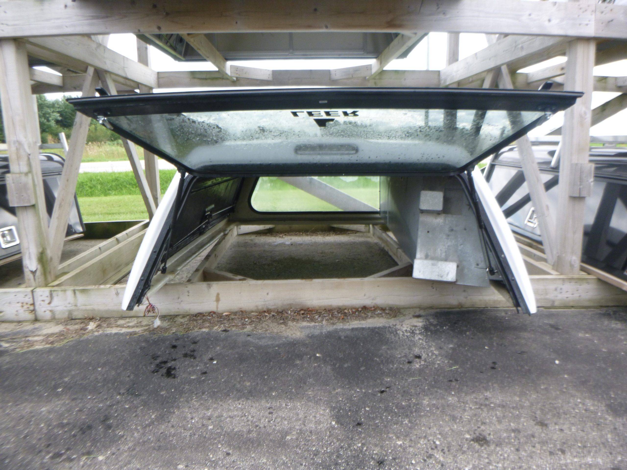 2004 - 2014 Chevrolet Colorado OR GMC Canyon 6' 2" Leer 180RCC Truck Cap - Image 3