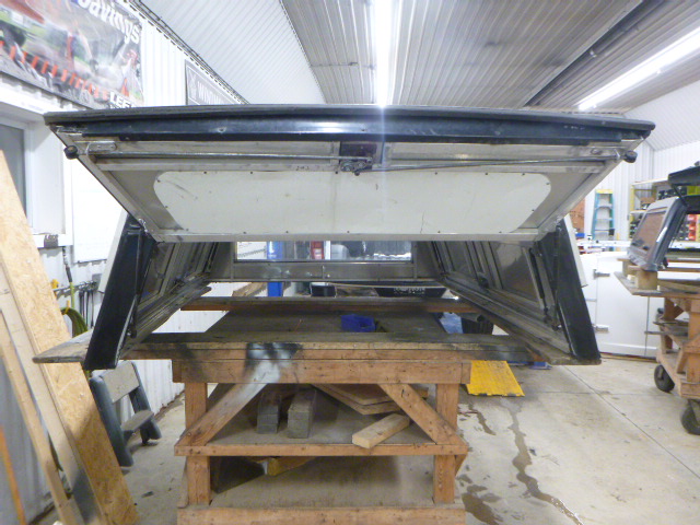 2014 - 2021 Toyota Tundra 6'6 Black Leer Contractor Truck Cap 4 2014 - 2021 Toyota Tundra 6'6 Black Leer Contractor Truck Cap - Image 4