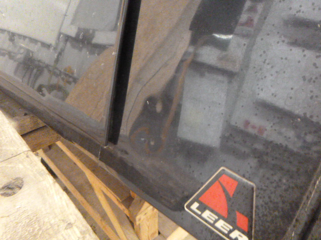 2014 - 2021 Toyota Tundra 6'6 Black Leer Contractor Truck Cap 6 2014 - 2021 Toyota Tundra 6'6 Black Leer Contractor Truck Cap - Image 6