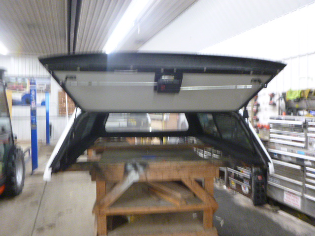 2017 - 2022 Ford Superduty F250/350/450 6'9 YZ Oxford White ARE Truck Cap - Image 3