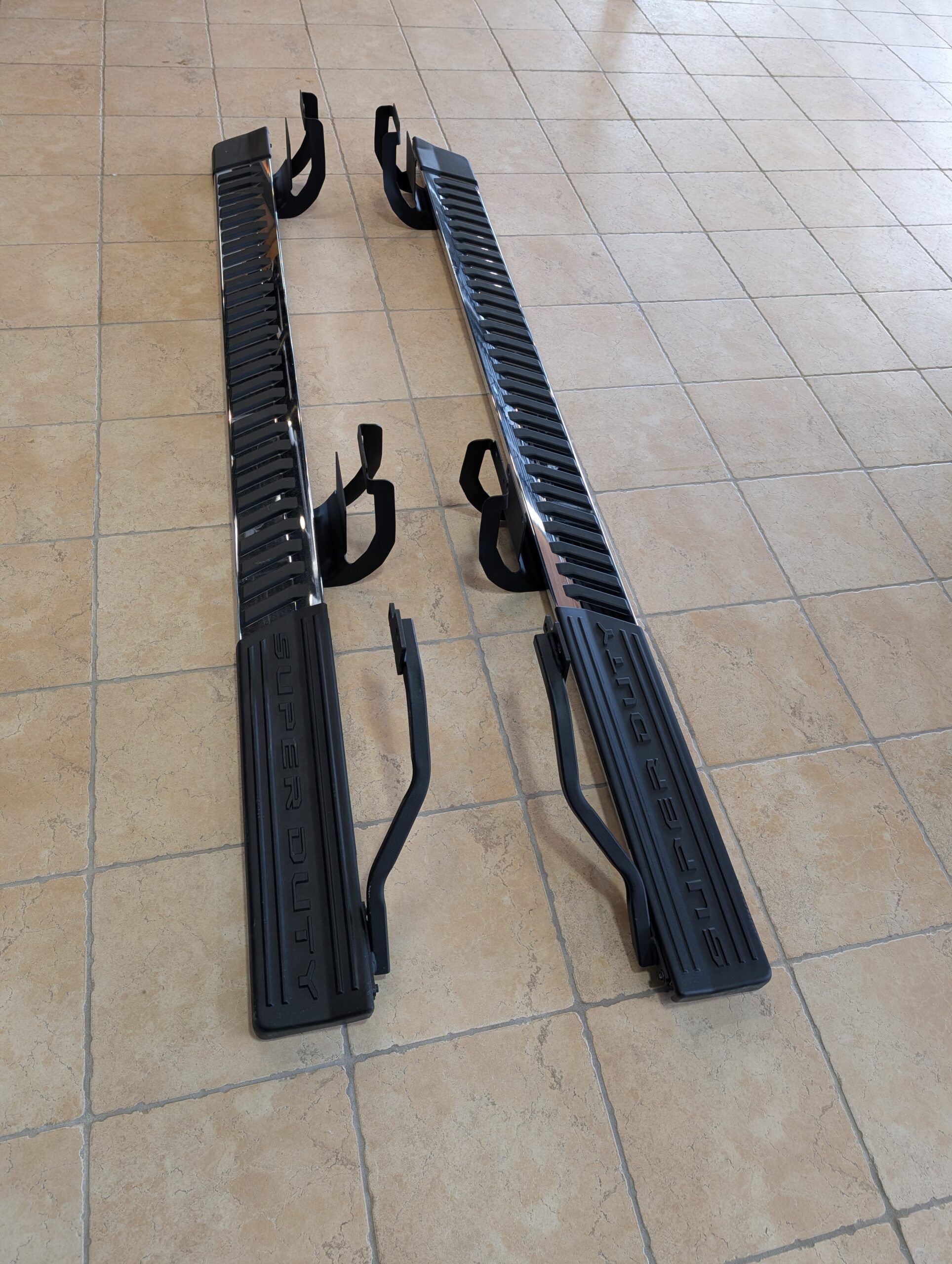 Super Duty SuperCab 2017-2022 Extended Length Chromed Aluminum 6" Step Bars - Image 2