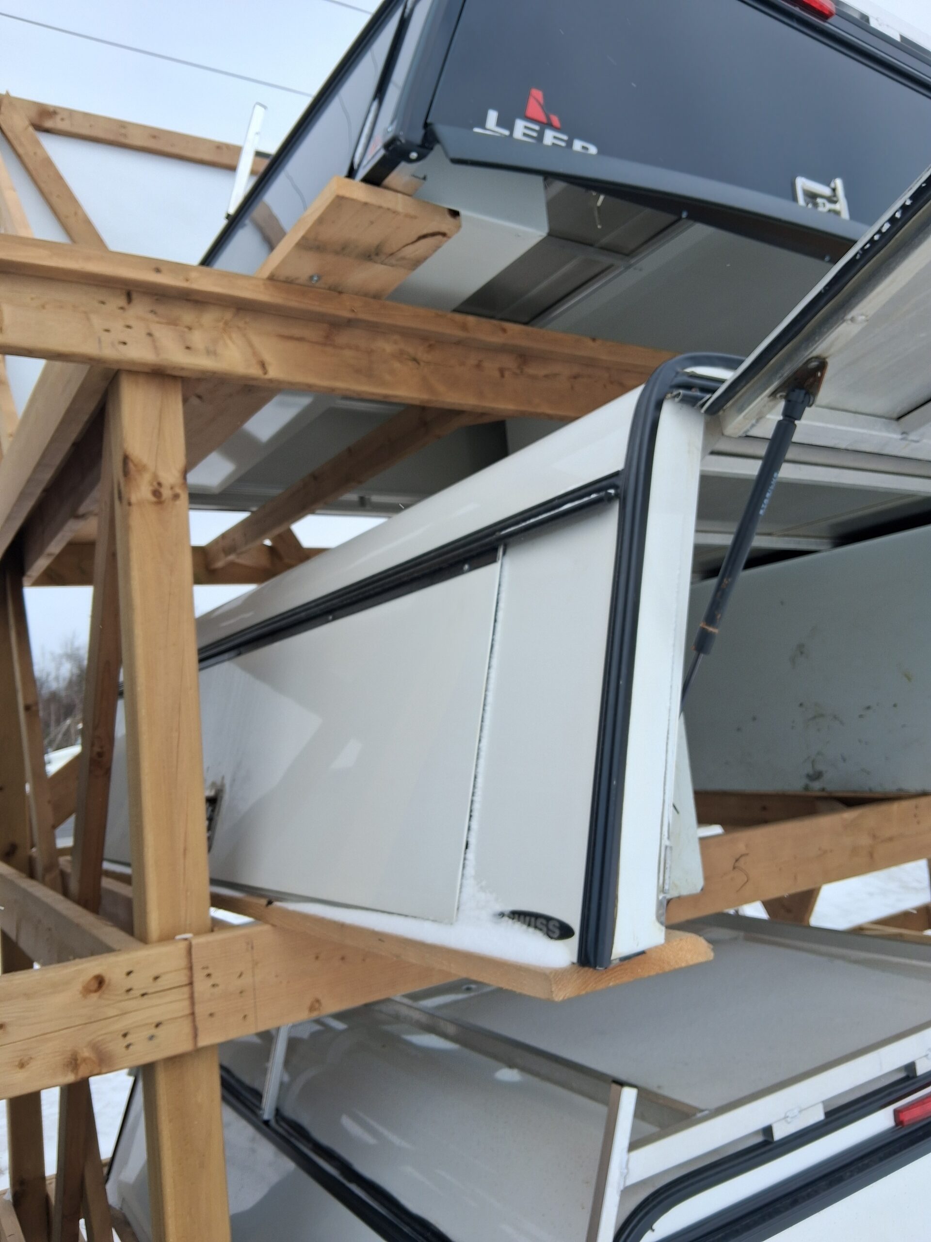 GMC Sierra or Chevrolet Silverado HD 2500/3500 6'9 White Swiss Contractor Truck Cap Used 3 GMC Sierra or Chevrolet Silverado HD 2500/3500 6'9 White Swiss Contractor Truck Cap Used - Image 3