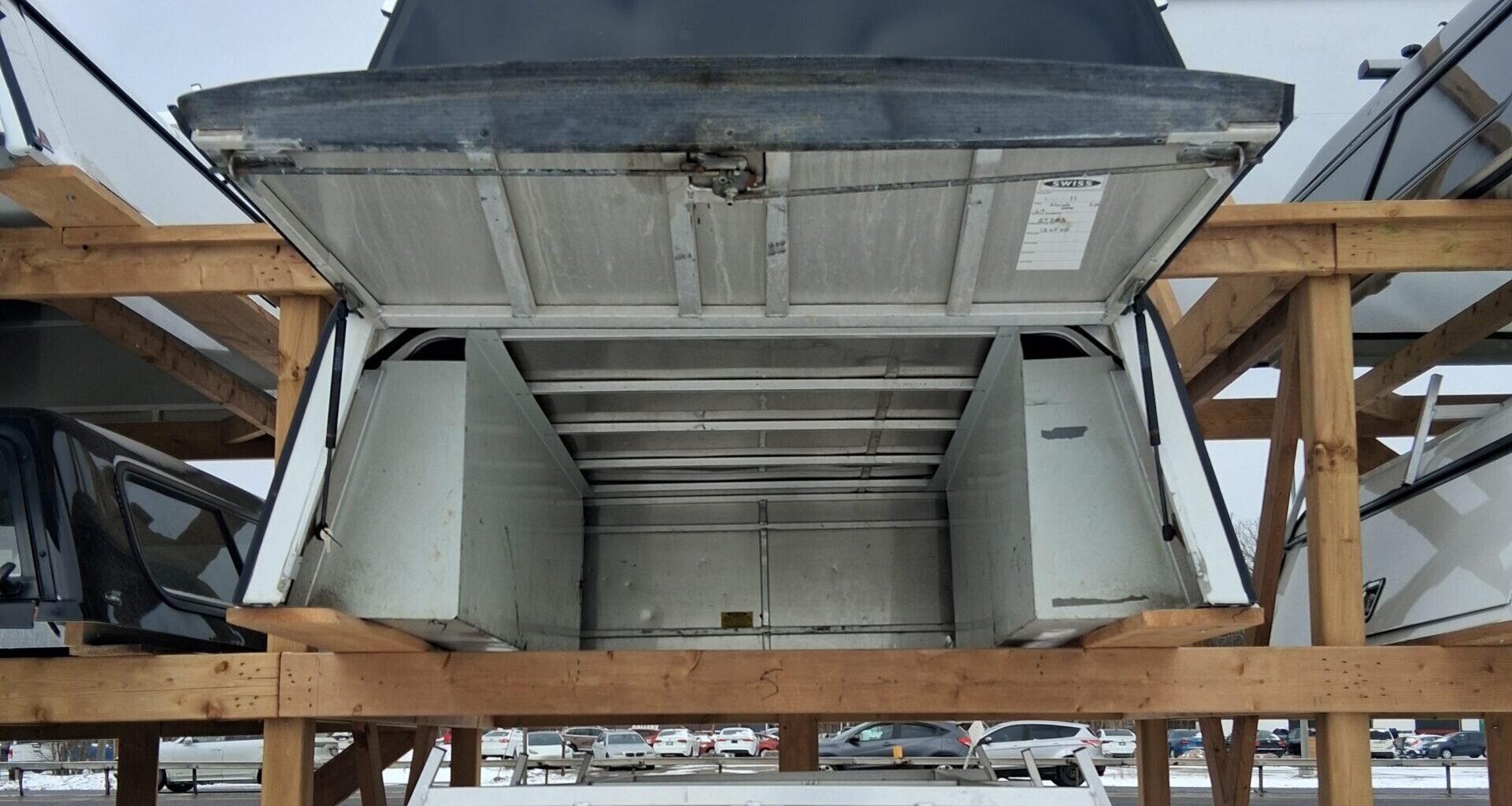 GMC Sierra or Chevrolet Silverado HD 2500/3500 6'9 White Swiss Contractor Truck Cap Used 5 GMC Sierra or Chevrolet Silverado HD 2500/3500 6'9 White Swiss Contractor Truck Cap Used - Image 5