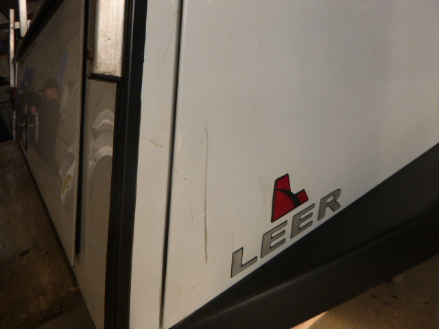 Ford F150 6'6 White Leer Contractor Truck Cap 7 Ford F150 6'6 White Leer Contractor Truck Cap - Image 7