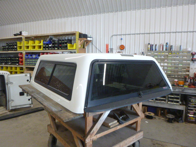 Nissan Titan 5'6 QAB Pearl White Contour IV Truck Cap 2 Nissan Titan 5'6 QAB Pearl White Contour IV Truck Cap - Image 2