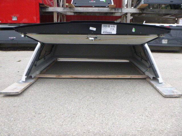 Ford F150 5'6 YZ White Leer100SCC Truck Cap 3 Ford F150 5'6 YZ White Leer100SCC Truck Cap - Image 3