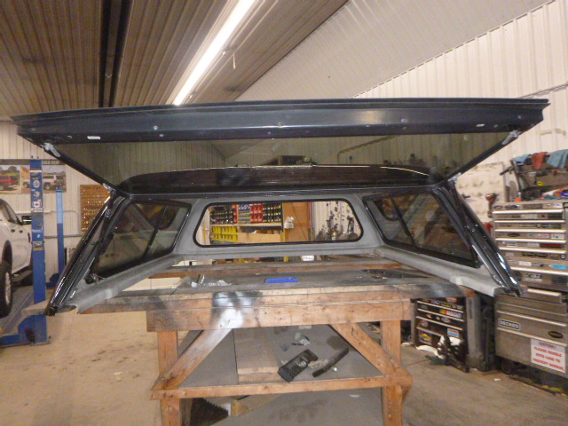 Toyota Tundra 6'6 202 Black Onyx Leer100R Truck Cap 3 Toyota Tundra 6'6 202 Black Onyx Leer100R Truck Cap - Image 3