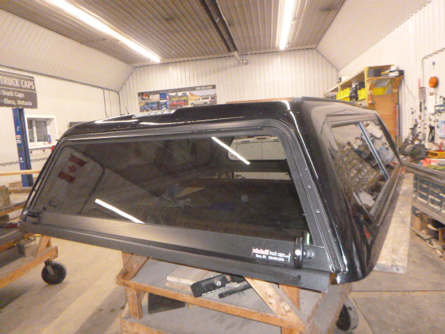 Toyota Tundra 6'6 202 Black Onyx Leer100R Truck Cap 2 Toyota Tundra 6'6 202 Black Onyx Leer100R Truck Cap - Image 2