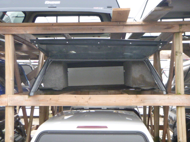 Ford F150 5'6 UH Tuxedo Black Leer100RCC Truck Cap 3 Ford F150 5'6 UH Tuxedo Black Leer100RCC Truck Cap - Image 3
