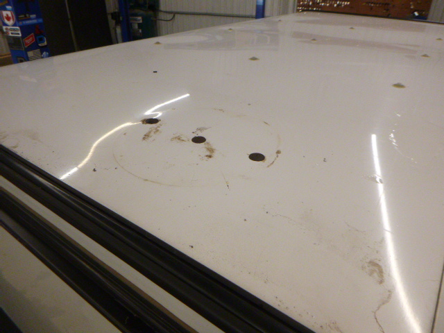Chevrolet Silverado or GMC Sierra 6'9 HD 2500/3500 White Swiss Contractor Truck Cap 4 Chevrolet Silverado or GMC Sierra 6'9 HD 2500/3500 White Swiss Contractor Truck Cap - Image 4