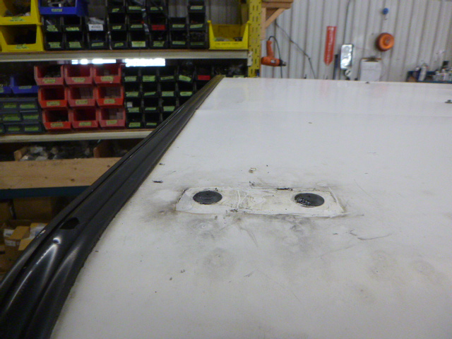 Ford F150 6'6 White Aluminum Leer Contractor Truck Cap 6 Ford F150 6'6 White Aluminum Leer Contractor Truck Cap - Image 6
