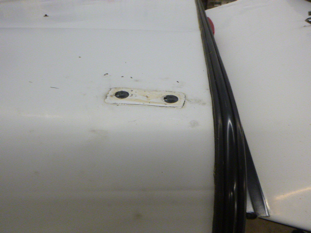 Ford F150 6'6 White Aluminum Leer Contractor Truck Cap 7 Ford F150 6'6 White Aluminum Leer Contractor Truck Cap - Image 7