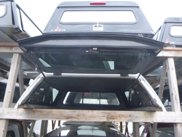 Ford F150 5'6 UX Ignot Silver Leer100XL Truck Cap 3 Ford F150 5'6 UX Ignot Silver Leer100XL Truck Cap - Image 3
