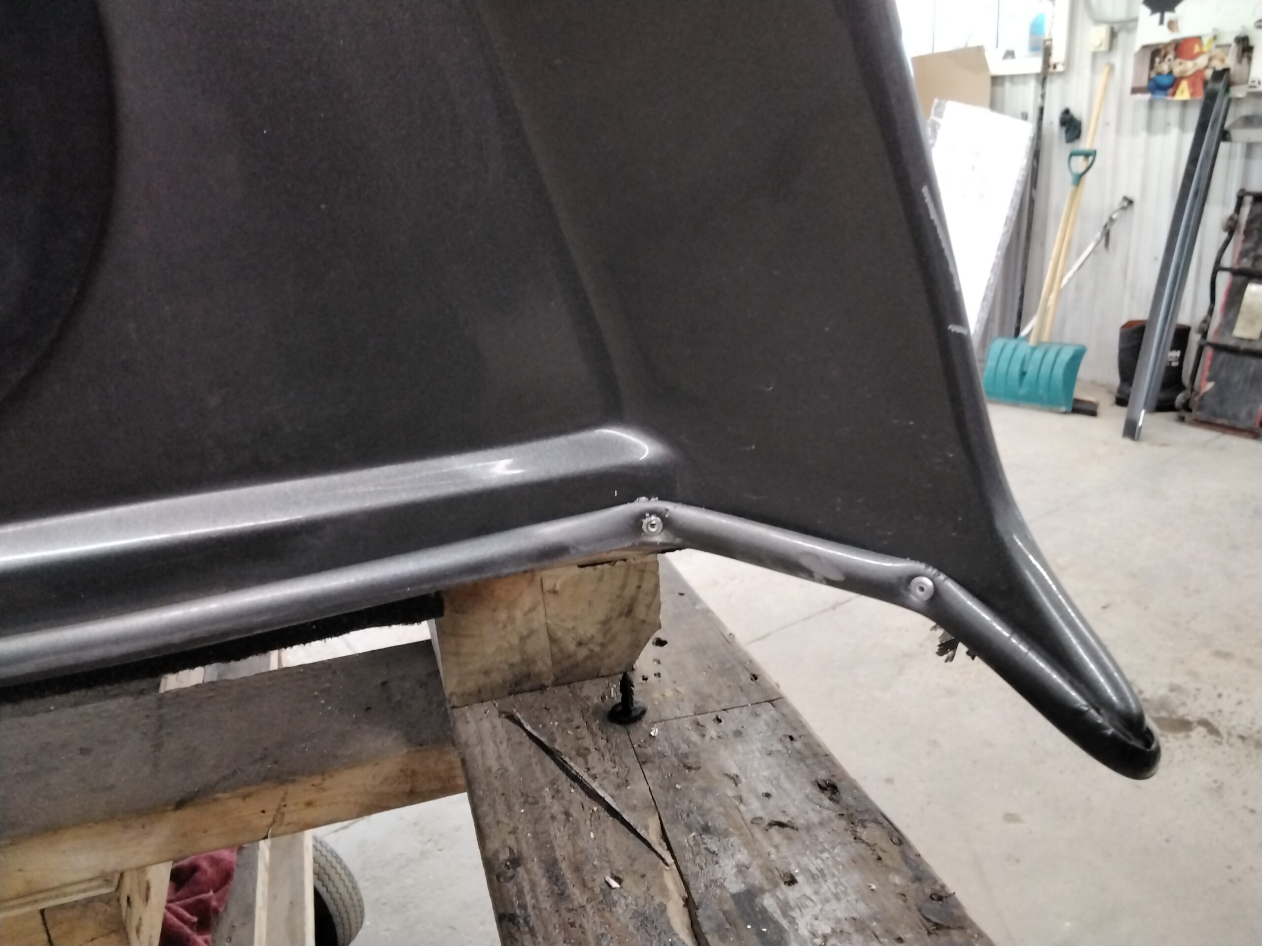 Ford F150 5'6 UJ Sterling Grey ARE Truck Cap 5 Ford F150 5'6 UJ Sterling Grey ARE Truck Cap - Image 5