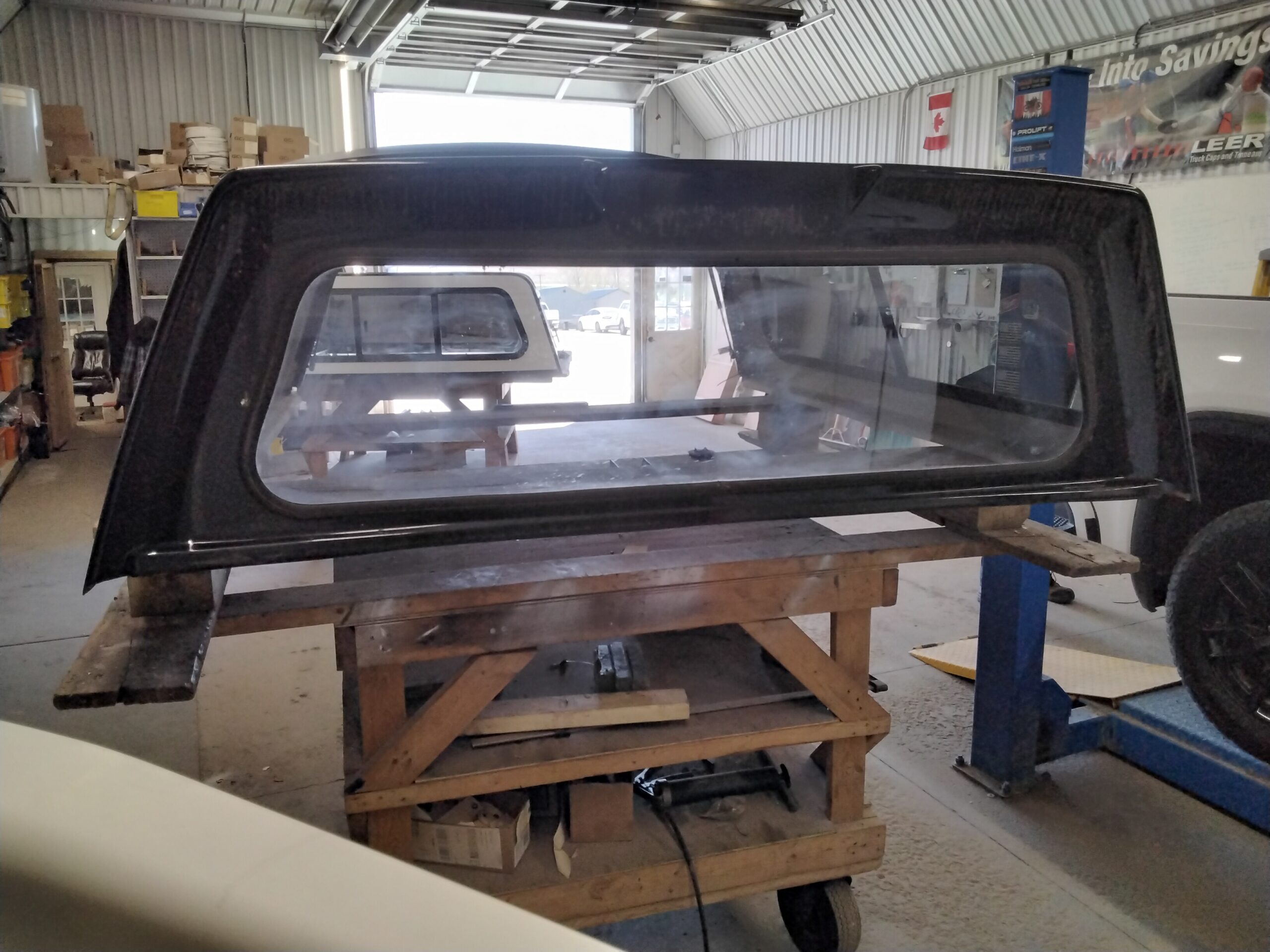Dodge Ram 6'4 PX8 Black Leer Legend Truck Cap 5 Dodge Ram 6'4 PX8 Black Leer Legend Truck Cap - Image 5