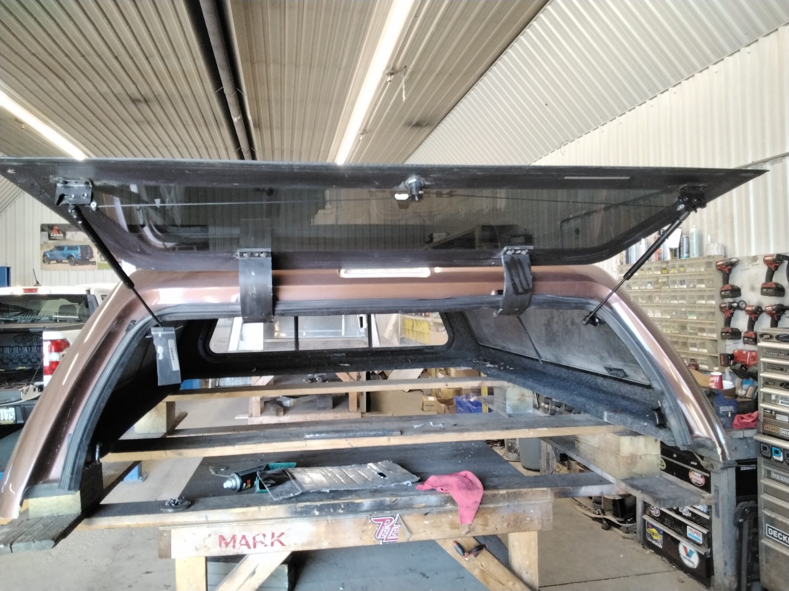 Ford F150 6'6 JQ Golden Bronze Leer100XQ Truck Cap 3 Ford F150 6'6 JQ Golden Bronze Leer100XQ Truck Cap - Image 3