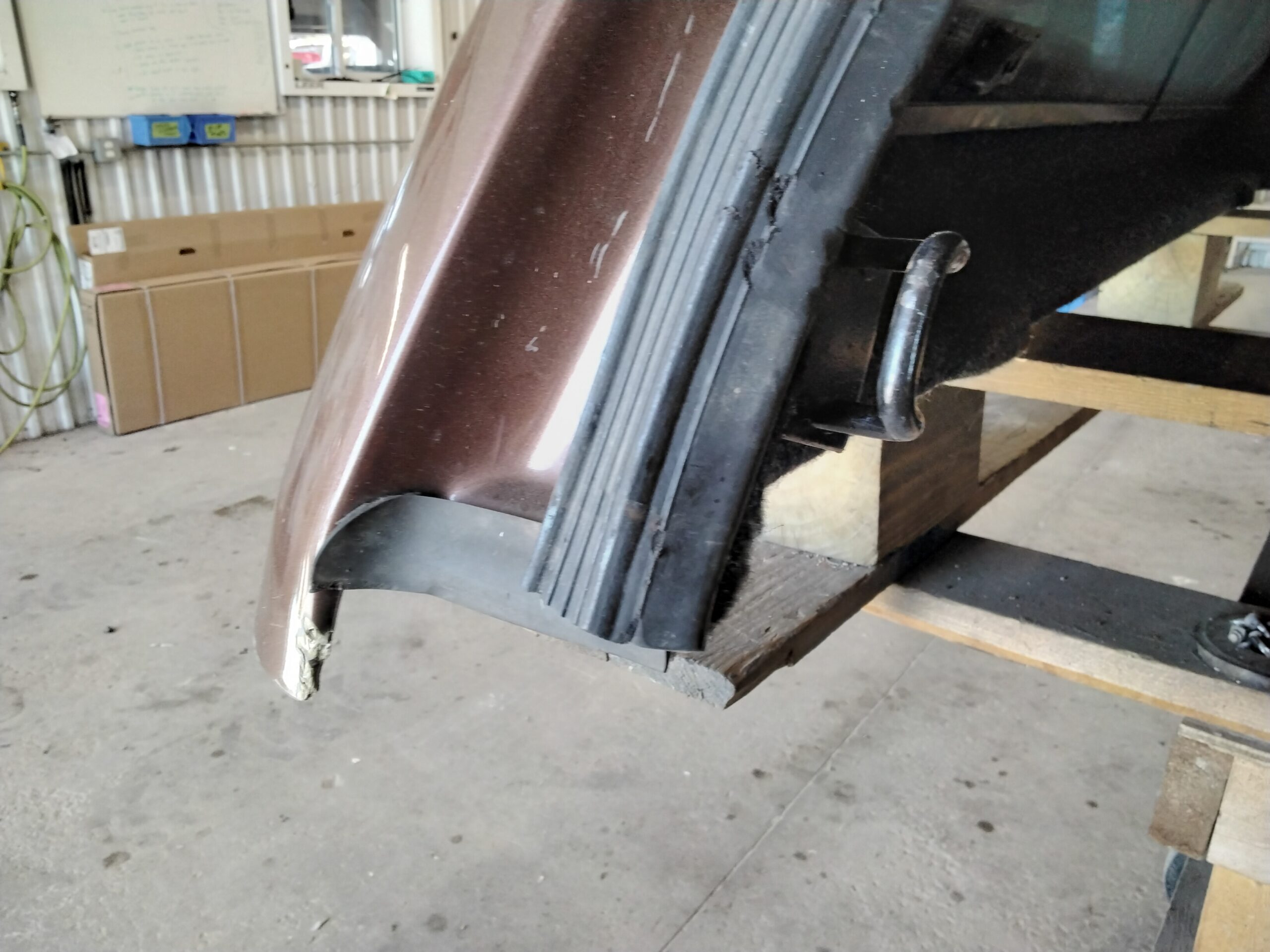 Ford F150 6'6 JQ Golden Bronze Leer100XQ Truck Cap 11 Ford F150 6'6 JQ Golden Bronze Leer100XQ Truck Cap - Image 11