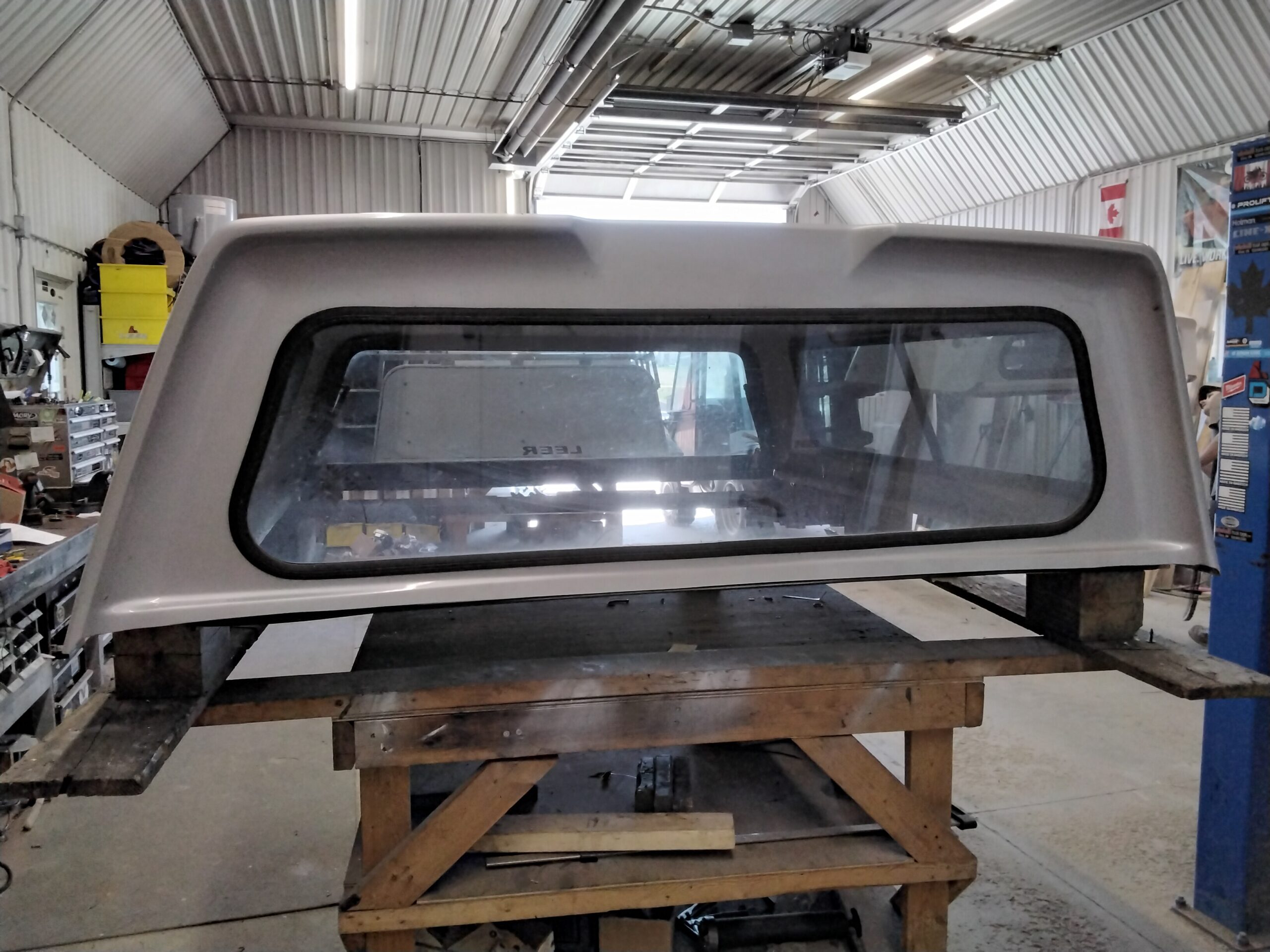 Dodge Ram 5'7 PS2 Silver Leer Legend Truck Cap 4 Dodge Ram 5'7 PS2 Silver Leer Legend Truck Cap - Image 4