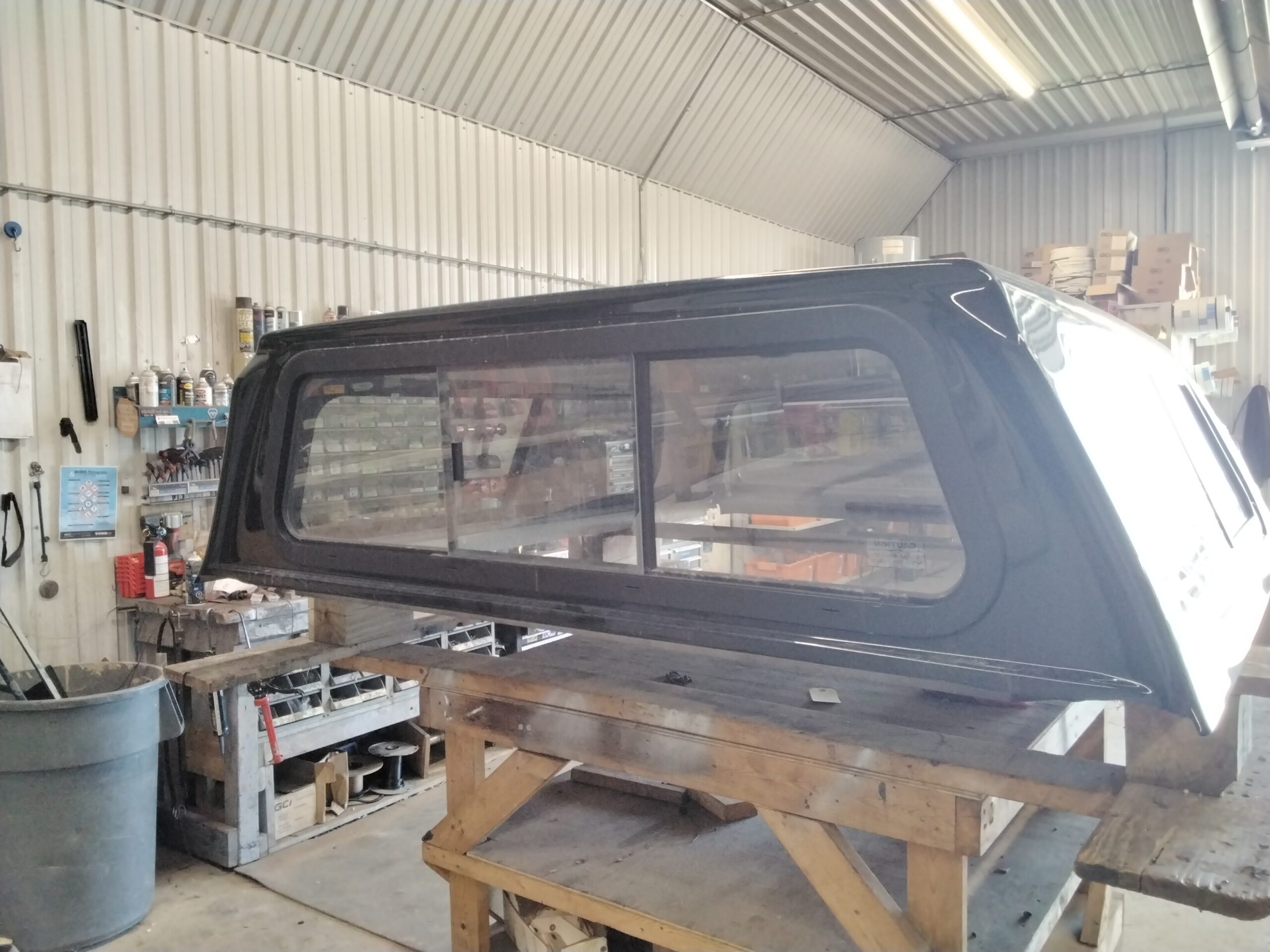GMC Sierra New Body Style 5'8 GBA Black Leer Legend Truck Cap 4 GMC Sierra New Body Style 5'8 GBA Black Leer Legend Truck Cap - Image 4