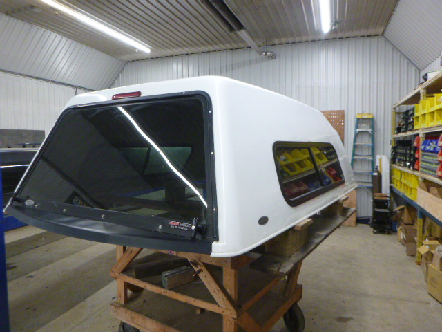 2017 - 2022 Ford Superduty 8' White Unicover High Rise Truck Cap 2 2017 - 2022 Ford Superduty 8' White Unicover High Rise Truck Cap - Image 2