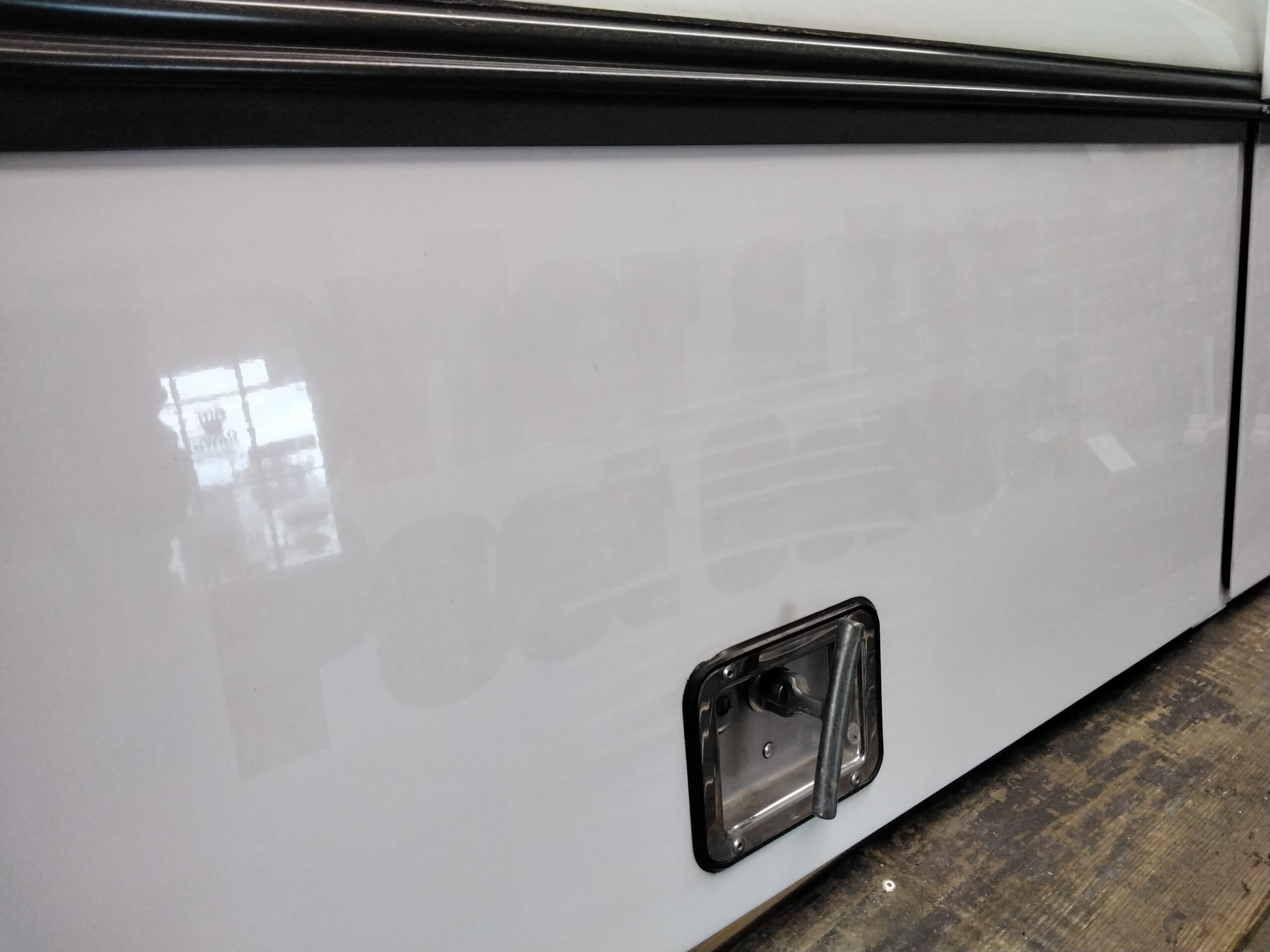 2015 - 2020 Ford F150 8' White ARE Contractor Truck Cap 4 2015 - 2020 Ford F150 8' White ARE Contractor Truck Cap - Image 4