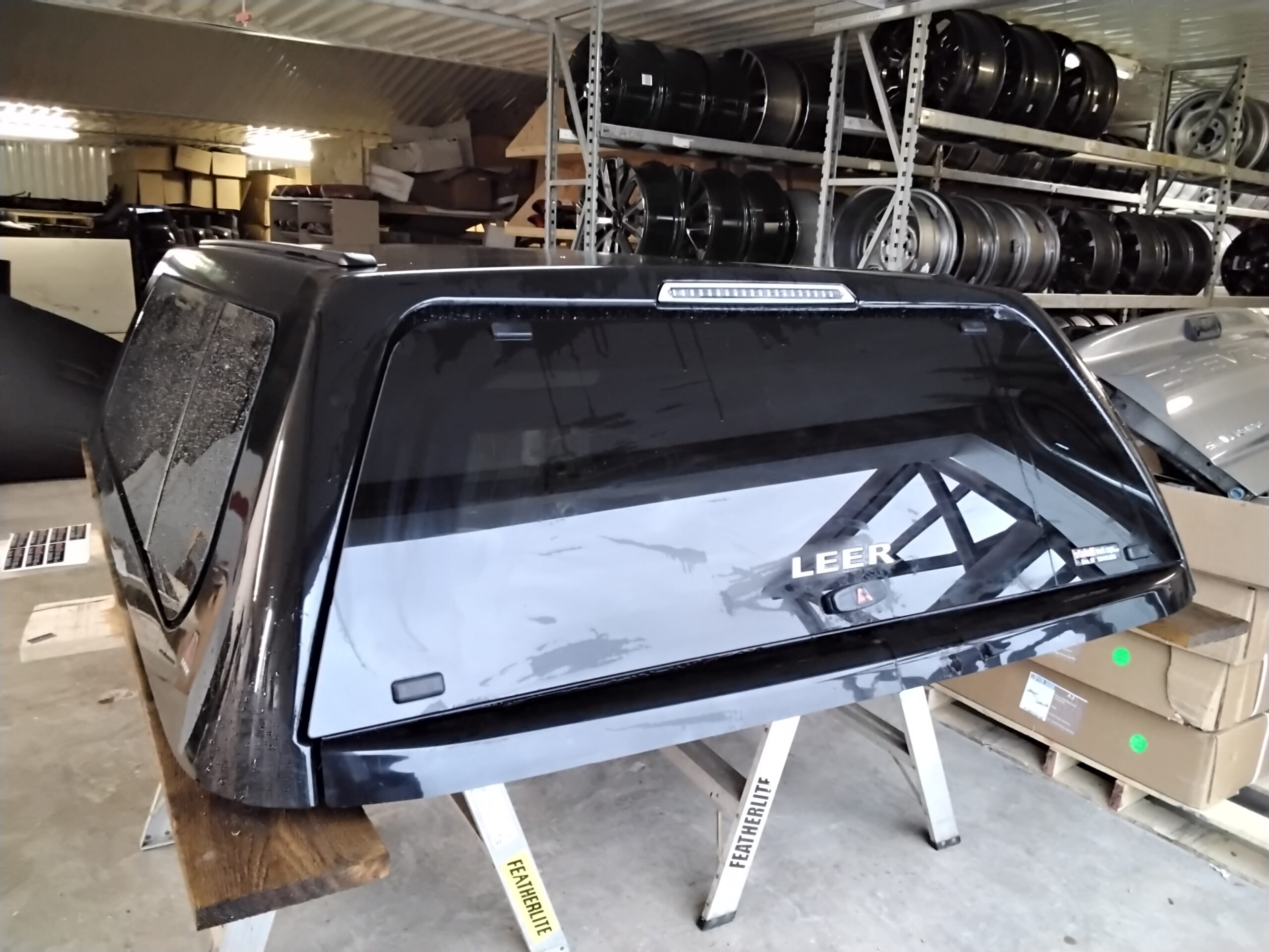 2020 - 2026 Chevrolet Silverado HD 2500/3500 6'9 GBA Black Leer100XL Truck Cap 2 2020 - 2026 Chevrolet Silverado HD 2500/3500 6'9 GBA Black Leer100XL Truck Cap - Image 2