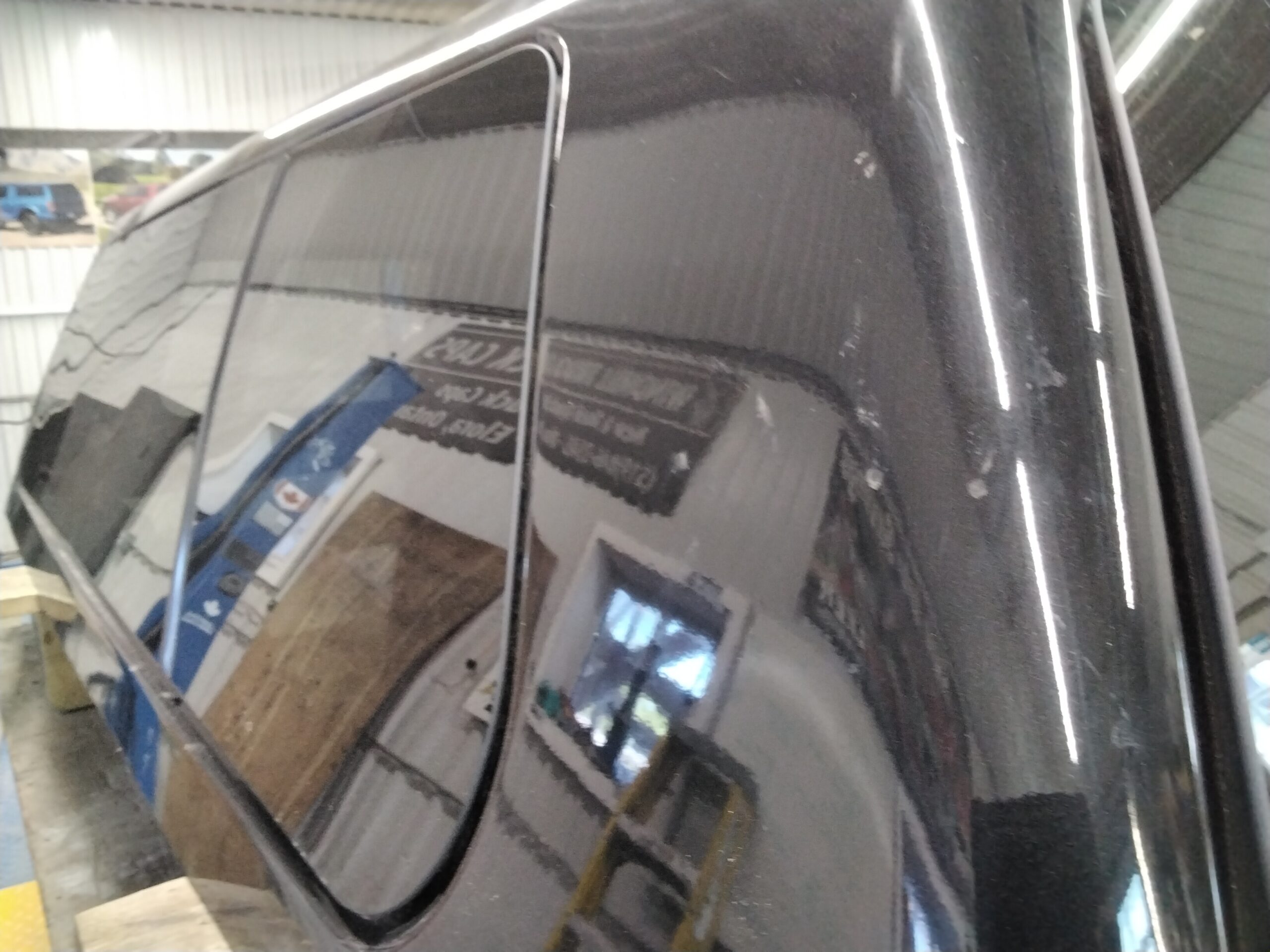 2009 - 2014 Ford F150 6'6 Black Leer100XL Truck Cap 5 2009 - 2014 Ford F150 6'6 Black Leer100XL Truck Cap - Image 5